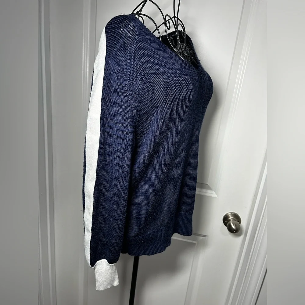 Elie Tahari Navy and White Knit Top‎